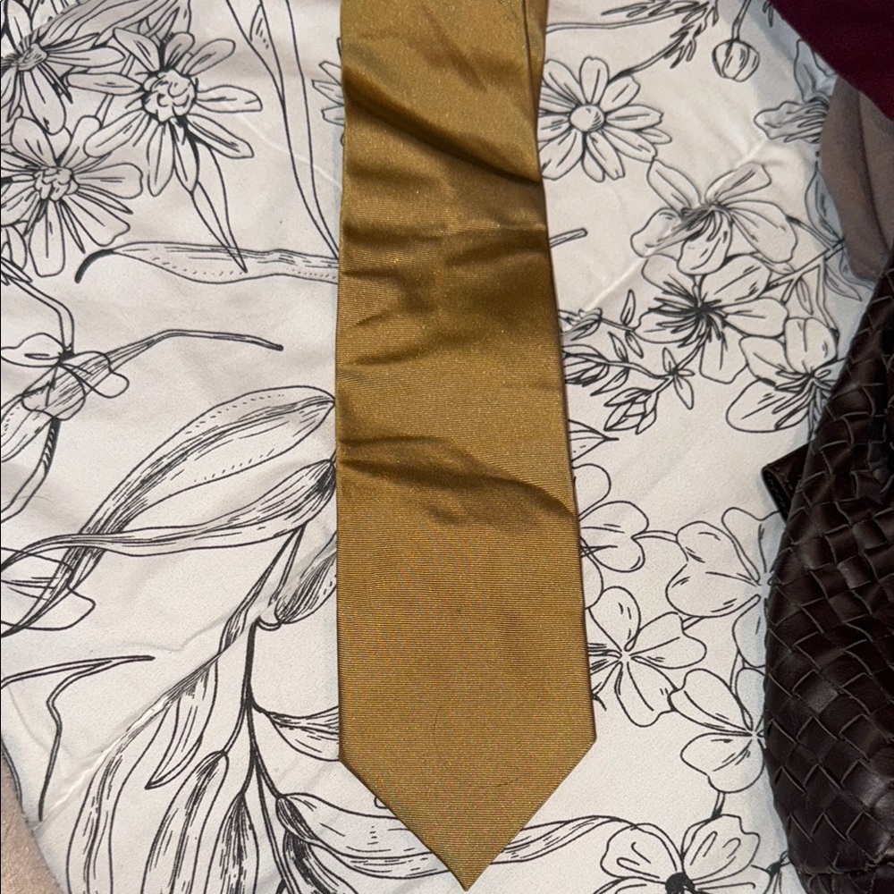 Gucci Gold Satin Necktie Accessory - new without tag